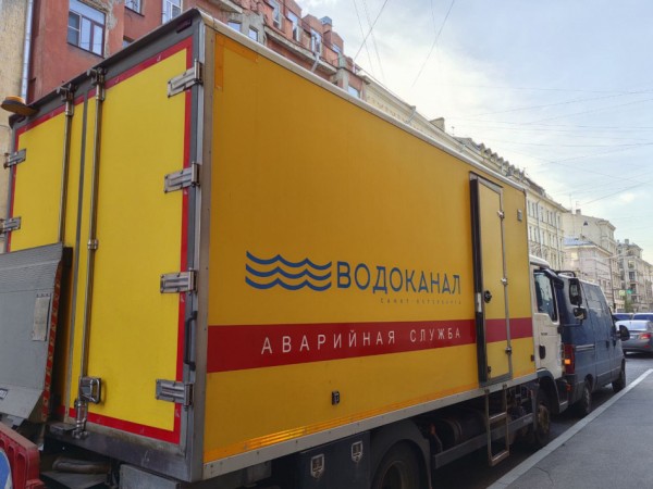 На Московском проспекте устраняют аварию на водоводе На Московском проспекте устраняют аварию на водоводе