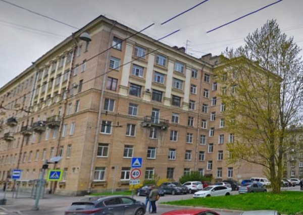 Ребенка увезли в больницу из обгоревшей квартиры на бульваре Красных Зорь