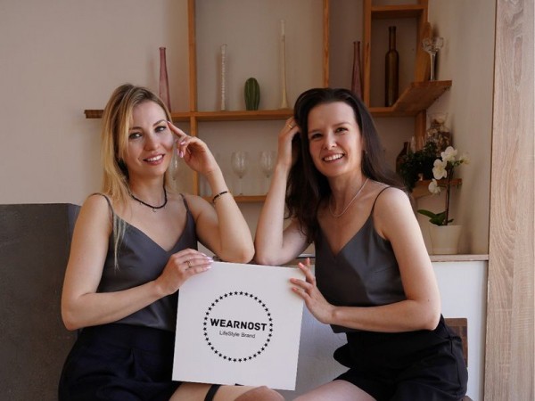 Go по работам: дизайнеры бренда Wearnost про дружбу с клиентами, уникальные материалы и мечты, ставшие реальностью Go по работам: дизайнеры бренда Wearnost про дружбу с клиентами, уникальные материалы и мечты, ставшие реальностью