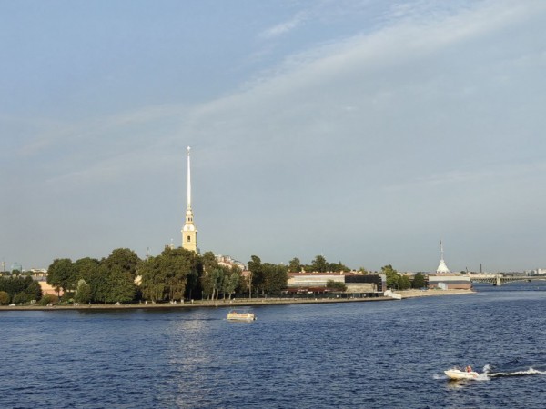 Петербуржцам пообещали тёплую и сухую пятницу