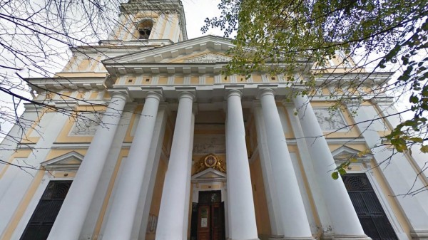 В Петербурге впервые провели водный крестный ход В Петербурге впервые провели водный крестный ход