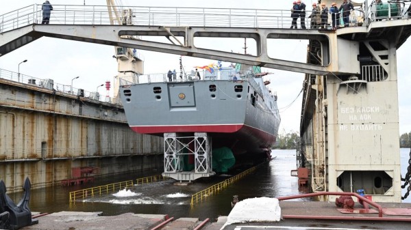 Фрегат "Адмирал флота Советского Союза Исаков" спустили на воду в Петербурге Фрегат "Адмирал флота Советского Союза Исаков" спустили на воду в Петербурге