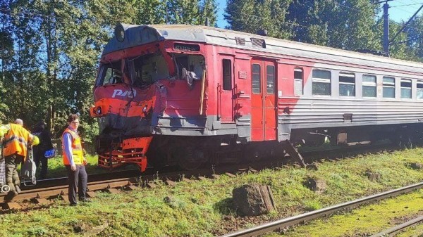 Одному из пассажиров электрички, по предварительным данным, понадобилась помощь Одному из пассажиров электрички, по предварительным данным, понадобилась помощь