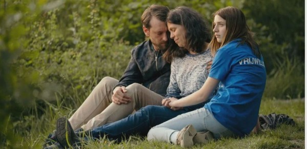 Социальный хоррор: рецензия на фильм «Холли» Социальный хоррор: рецензия на фильм «Холли»