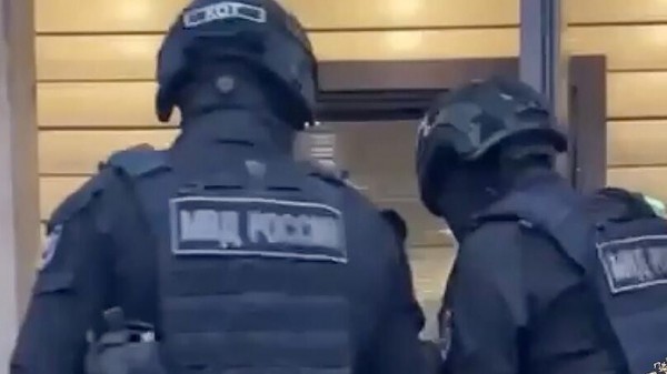 В Петербурге задержали владельцев хостелов, зарегистрировавших 900 мигрантов В Петербурге задержали владельцев хостелов, зарегистрировавших 900 мигрантов