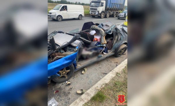 «Сорвало крышу»: в Петербурге легковушка врезалась в уборочный автомобиль и серьезно пострадала «Сорвало крышу»: в Петербурге легковушка врезалась в уборочный автомобиль и серьезно пострадала