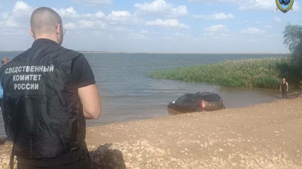 Мужчина не дождался родителей и сестры: всех троих мертвыми вытащили в машине со дна реки в Волгоградской области Мужчина не дождался родителей и сестры: всех троих мертвыми вытащили в машине со дна реки в Волгоградской области