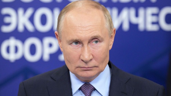 Путин: транспортный коридор Петербург - Владивосток поможет развитию туризма Путин: транспортный коридор Петербург - Владивосток поможет развитию туризма