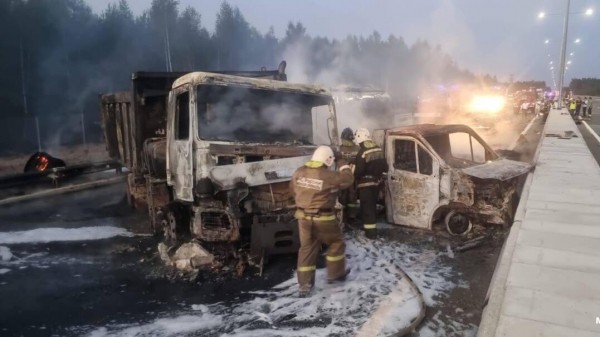Движение после ДТП на 187-м км трассы М-11 "Нева" возобновили по левой полосе
