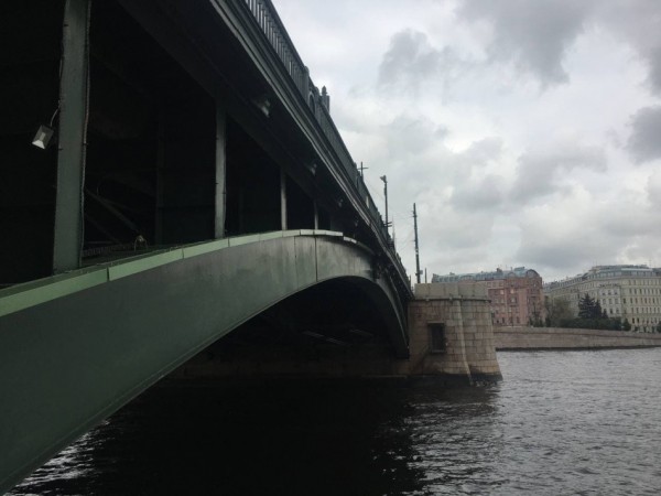 Ладожский мост через Неву на трассе Р-21 "Кола" будет разведен Ладожский мост через Неву на трассе Р-21 "Кола" будет разведен