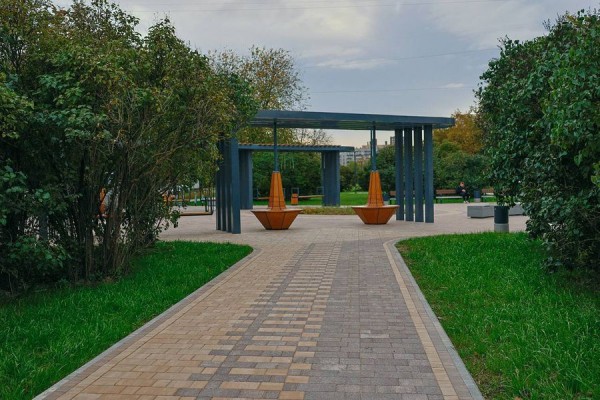 В Петербурге завершили благоустройство бульвара Новаторов В Петербурге завершили благоустройство бульвара Новаторов