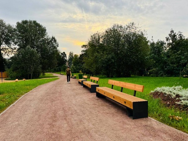 В Петербурге благоустроили берега Верхнего Суздальского озера В Петербурге благоустроили берега Верхнего Суздальского озера