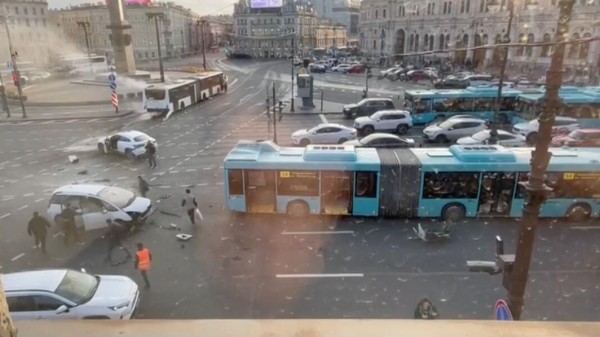 В ДТП с несколькими машинами и автобусом в Петербурге пострадали десять человек В ДТП с несколькими машинами и автобусом в Петербурге пострадали десять человек