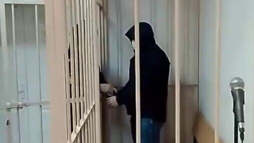 Суд в Петербурге арестовал замначальника полиции за избиение местного жителя Суд в Петербурге арестовал замначальника полиции за избиение местного жителя