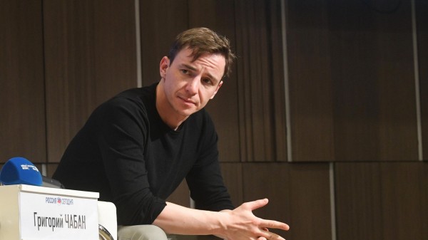 Актер Чабан, потерявший сознание на сцене, чувствует себя нормально Актер Чабан, потерявший сознание на сцене, чувствует себя нормально