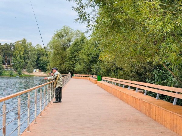 В Петербурге благоустроили берега Верхнего Суздальского озера В Петербурге благоустроили берега Верхнего Суздальского озера