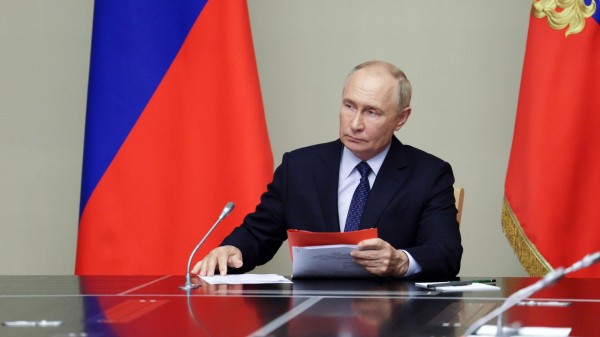 Путин внес в ГД проект ратификации соглашения с Кувейтом о передаче осужденных Путин внес в ГД проект ратификации соглашения с Кувейтом о передаче осужденных