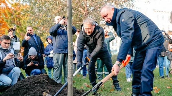 Губернатор Петербурга Беглов принял участие в общегородском субботнике Губернатор Петербурга Беглов принял участие в общегородском субботнике
