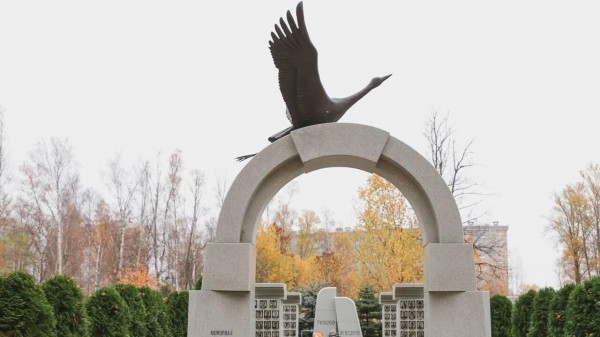 В Петербурге прошли траурные мероприятия по случаю годовщины катастрофы А321 В Петербурге прошли траурные мероприятия по случаю годовщины катастрофы А321