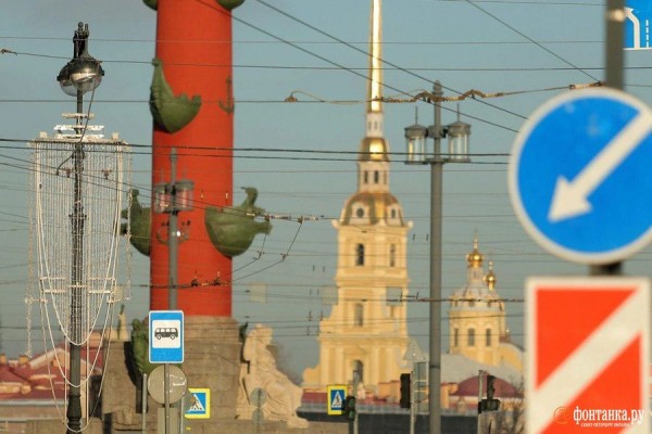 Петербург начали украшать к Новому году Петербург начали украшать к Новому году