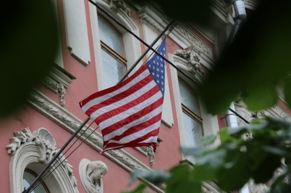 Американец поставил в петербургском баре картонную фигуру Дональда Трампа Американец поставил в петербургском баре картонную фигуру Дональда Трампа