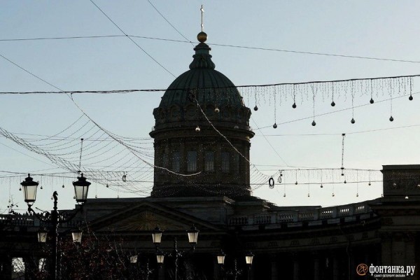 Петербург начали украшать к Новому году Петербург начали украшать к Новому году