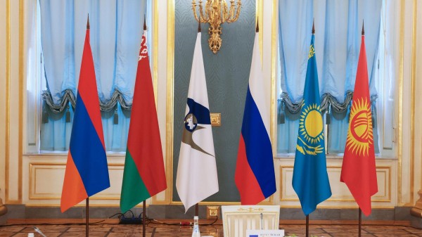 Ушаков: Путин проведет в Петербурге 24-25 декабря встречи лидеров СНГ и ЕАЭС
