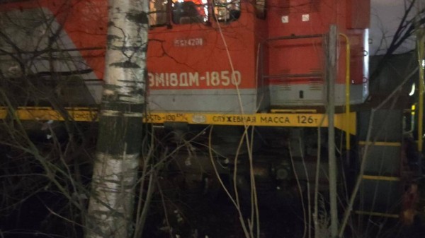 Прокуратура: в Петербурге грузовой тепловоз сошел с рельсов, пострадавших нет
