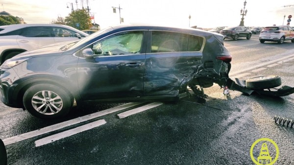Пьяный военный на Porsche сбил три машины на Троицкой площади и отделался штрафом в 30 тысяч рублей Пьяный военный на Porsche сбил три машины на Троицкой площади и отделался штрафом в 30 тысяч рублей