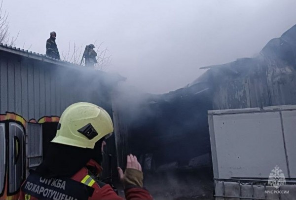 Пожар на Рощинской улице потушили Пожар на Рощинской улице потушили