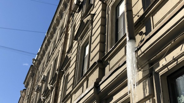 Бастрыкин потребовал доклад проверки СК после падения на голову 11-летней петербурженки сосульки Бастрыкин потребовал доклад проверки СК после падения на голову 11-летней петербурженки сосульки