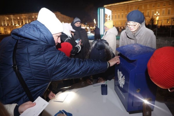Первые открытки «Новогодней почты» «Петербургского дневника» отправились к адресатам Первые открытки «Новогодней почты» «Петербургского дневника» отправились к адресатам
