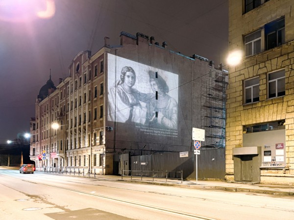 Архитектурная симфония света и искусства: в Петербурге Эрмитаж &laquo;разрисовал&raquo; фасады домов картинами
