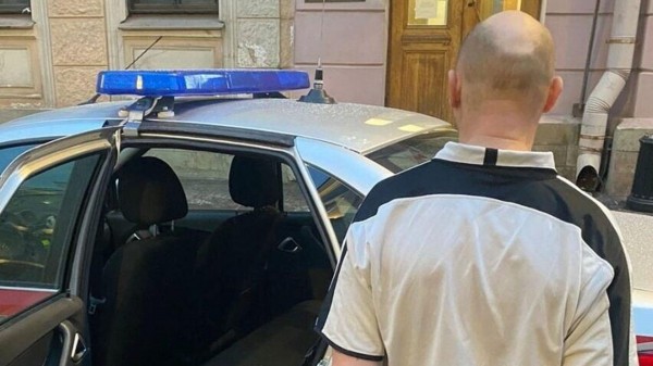 Жителя Подмосковья задержали за то, что решил посидеть на троне в зале Эрмитажа