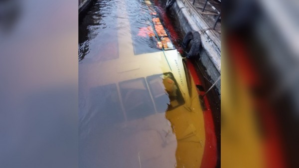 «Джульетта» ушла под воду без Ромео: в Большой Невке устраняют разлив нефтепродуктов «Джульетта» ушла под воду без Ромео: в Большой Невке устраняют разлив нефтепродуктов