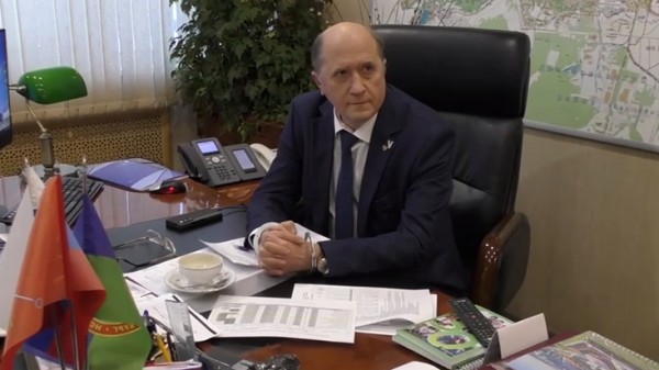 Поймали с поличным: сотрудники УФСБ задержали главу Красносельского района Фадеенко за взятку в 3 млн рублей Поймали с поличным: сотрудники УФСБ задержали главу Красносельского района Фадеенко за взятку в 3 млн рублей