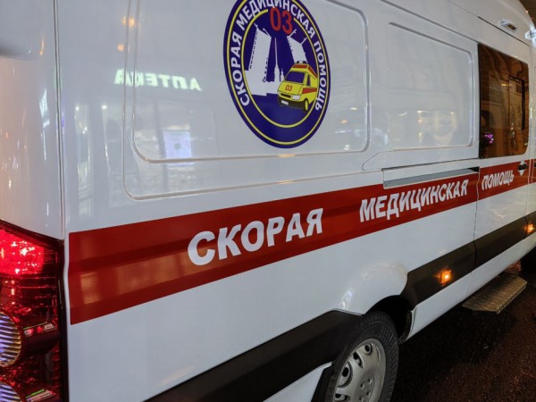 На Ленинском проспекте сбили мужчину, гулявшего по проезжей части