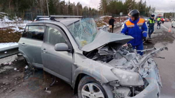 Бамперы всмятку: Toyota врезалась в туристический автобус в Ленобласти Бамперы всмятку: Toyota врезалась в туристический автобус в Ленобласти