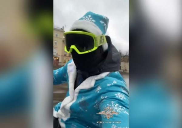 Два петербургских Деда Мороза отправились в отдел полиции за гонки на гидроциклах Два петербургских Деда Мороза отправились в отдел полиции за гонки на гидроциклах