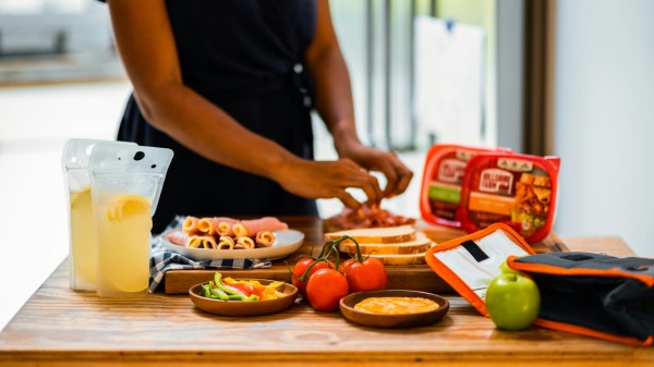 Стол будет ломиться от вкусностей: специалисты рассказали, как подготовиться к новогодним застольям Стол будет ломиться от вкусностей: специалисты рассказали, как подготовиться к новогодним застольям