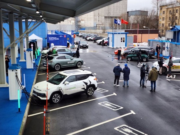 В Петербурге открылся новый хаб для зарядки электромобилей В Петербурге открылся новый хаб для зарядки электромобилей
