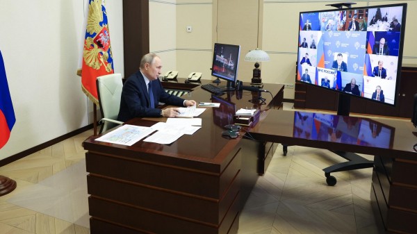 Путин пообещал приехать в консерваторию в Петербурге, где прошла реставрация