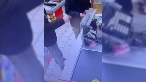 Вооруженных хулиганов задержали за угрозы кассиру &laquo;Пятерочки&raquo; на Пулковском