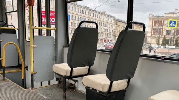 В Петербурге 22-летний водитель протаранил трамвай В Петербурге 22-летний водитель протаранил трамвай