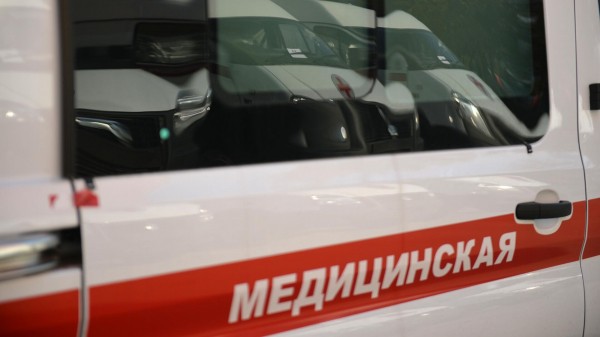 В Петербурге при выходе из метро на голову 13-летней девочки упал снег В Петербурге при выходе из метро на голову 13-летней девочки упал снег