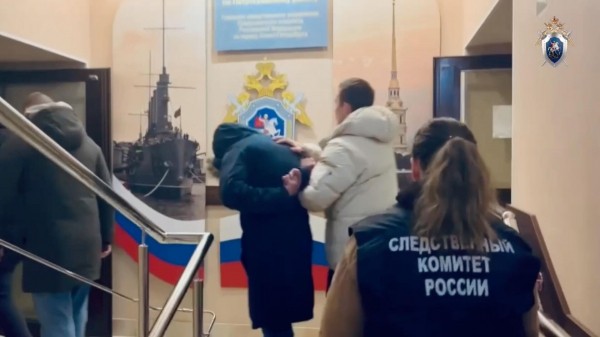 СК: в Петербурге задержали двоих мужчин, дававших наркотики 16-летней школьнице СК: в Петербурге задержали двоих мужчин, дававших наркотики 16-летней школьнице