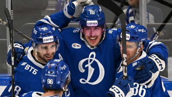 "Динамо" отыгралось с 0:3 в матче КХЛ со СКА, у Кудашова 350-я победа в КХЛ "Динамо" отыгралось с 0:3 в матче КХЛ со СКА, у Кудашова 350-я победа в КХЛ