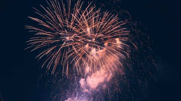 Можно ли запускать салюты во дворах Санкт-Петербурга? Правила безопасности на 1 января Можно ли запускать салюты во дворах Санкт-Петербурга? Правила безопасности на 1 января