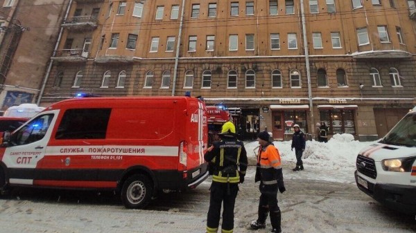 МЧС: в историческом центре Петербурга горела квартира, пострадала женщина