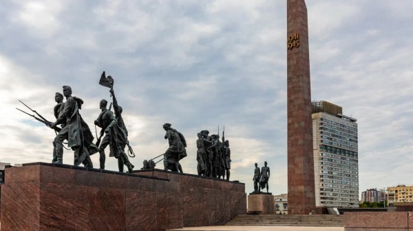 Мемориал на площади Победы отмоют к майским праздникам за 6 млн Мемориал на площади Победы отмоют к майским праздникам за 6 млн